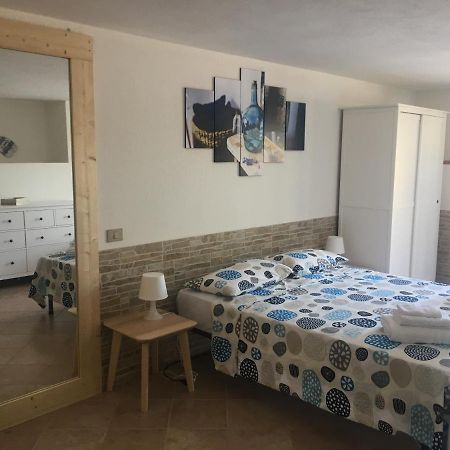 B&B Tavolara Puntaldia Eksteriør billede
